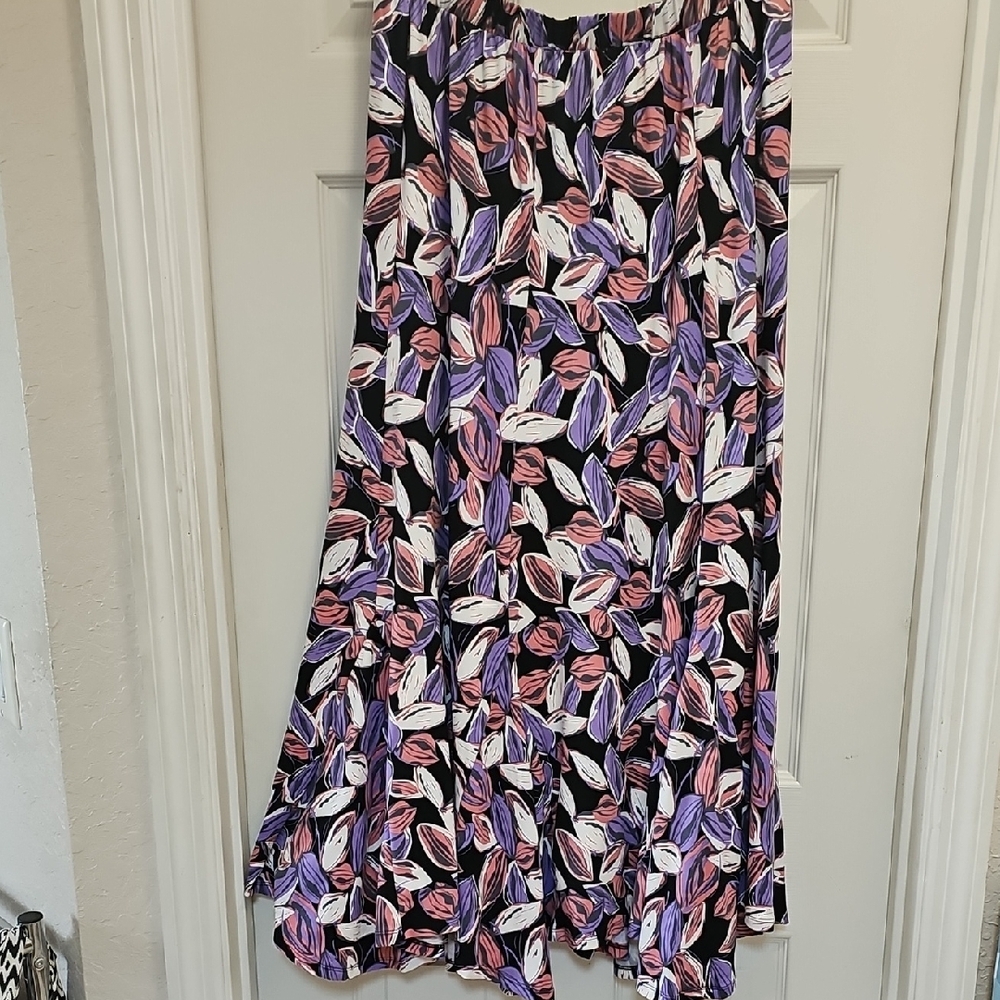 Antthony Black and White A-Line Knee-Length Skirt for Resort Wear